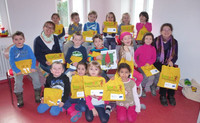 Kindergartenkinder besuchen Stadtbücherei