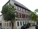 Stadtbücherei, 2012 im "Alten Schulhaus" - Bergstr. 37- vor der Sanierung